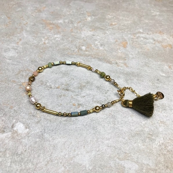 Bracelet with semi-precious stones with a dark green tassel