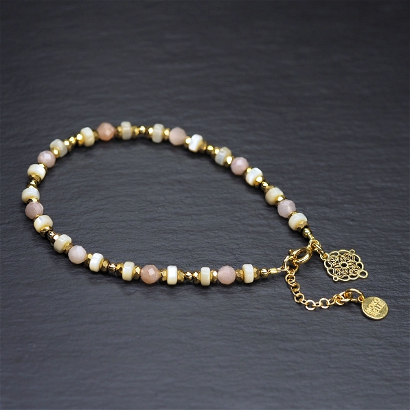 Bransoletka z kamieni słonecznych, masy perłowej ze złotymi przekładkami i rozetką Dina